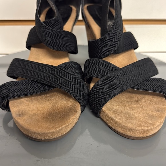 TOETOS Women's Solsoft Low Platform Wedges Size‎ 11 Black Zip Back - Picture 2 of 11